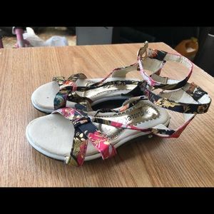Aleta Toddler Girl’s Florals Sandals Size 9